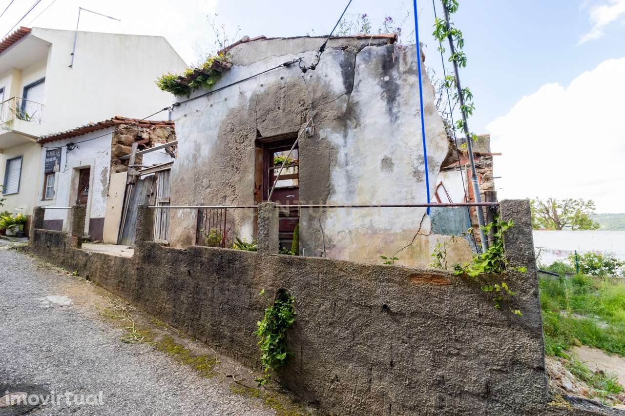 Ruína em local privilegiado para construção - Grande imagem: 2/13