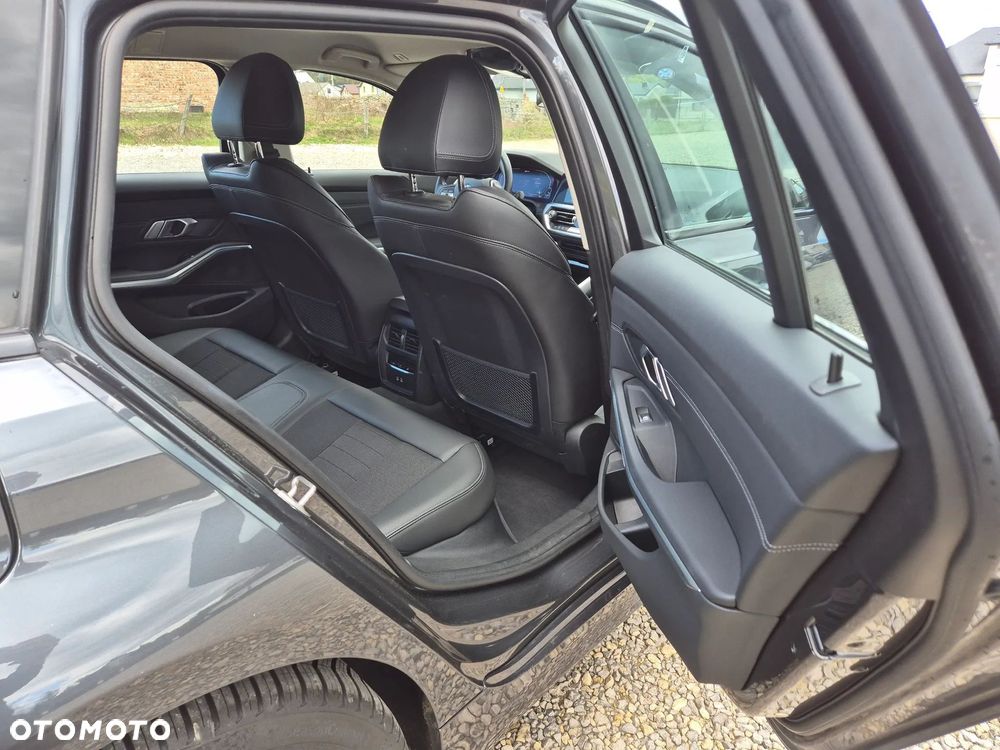 BMW Seria 3 330e xDrive Sport Line - 15
