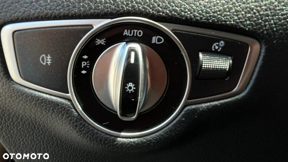 Mercedes-Benz Klasa E 220 d 4-Matic 9G-TRONIC - 25