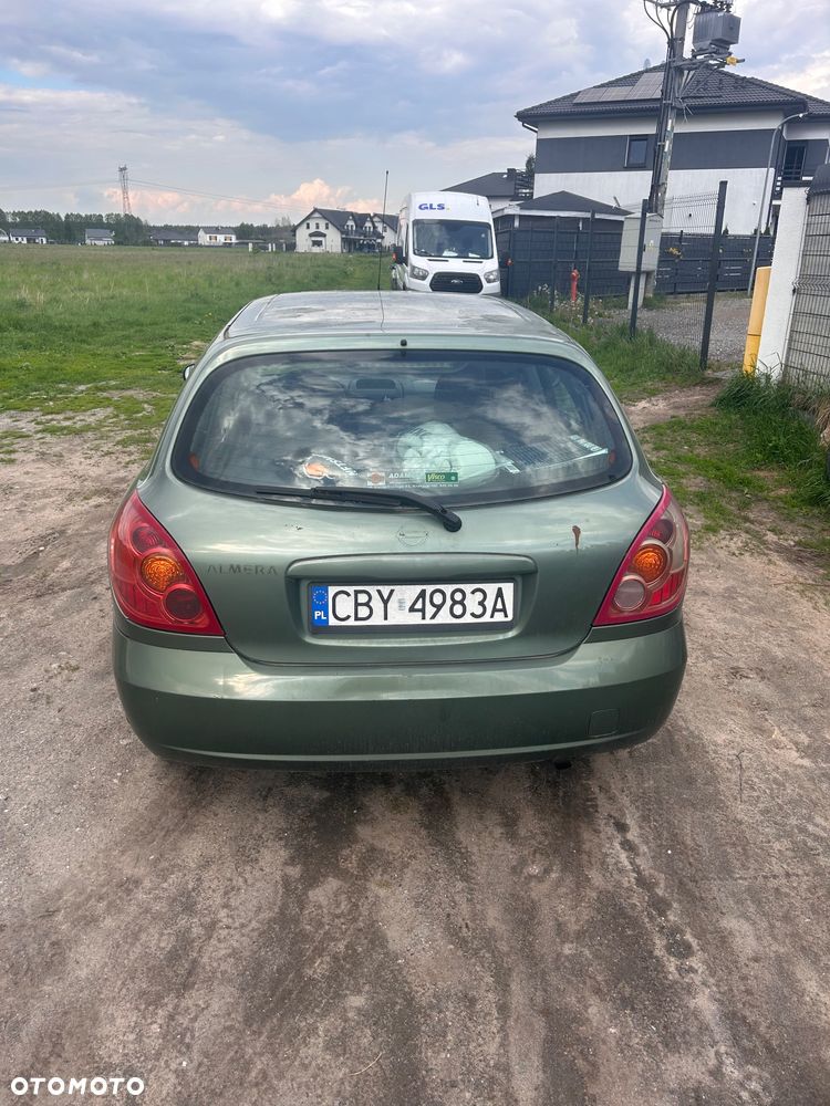 Nissan Almera 1.5 Base - 4