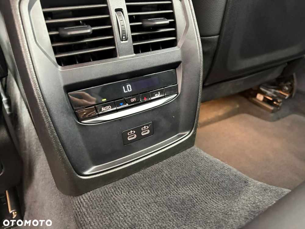 BMW Seria 3 318i M Sport - 21