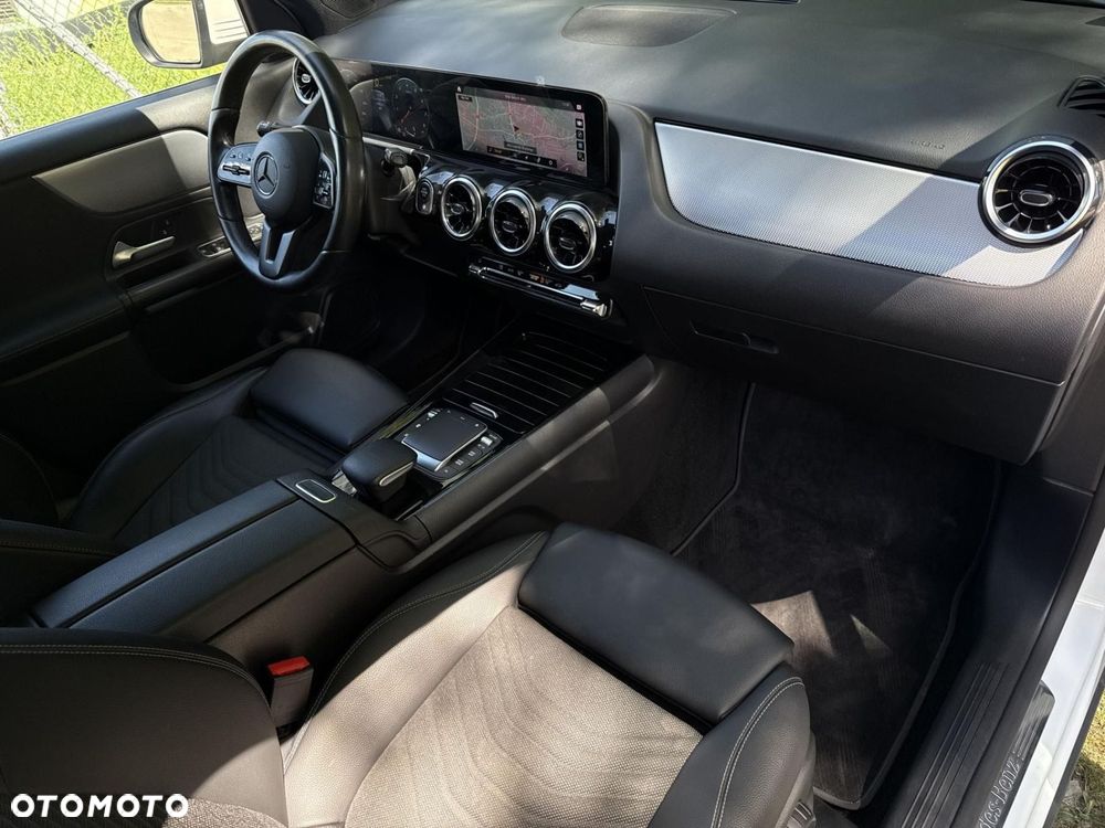 Mercedes-Benz GLA - 22