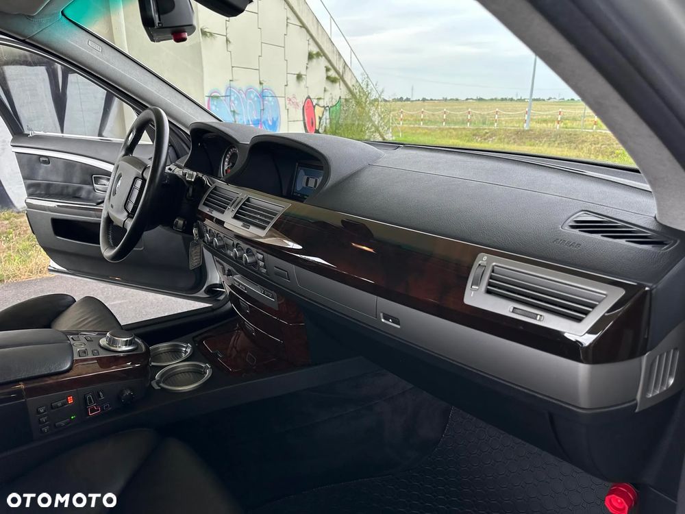 BMW Seria 7 760i L - 33