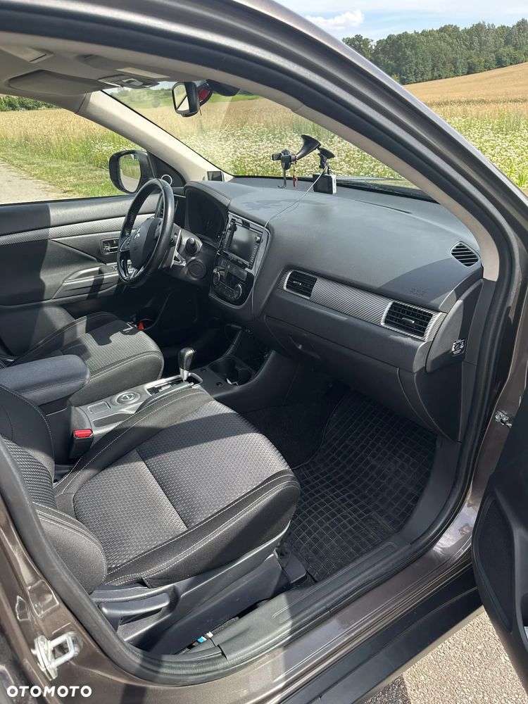 Mitsubishi Outlander 2.2 DID Instyle Navi 4WD - 11