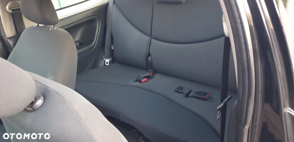 Toyota Yaris 1.4 D-4D - 11