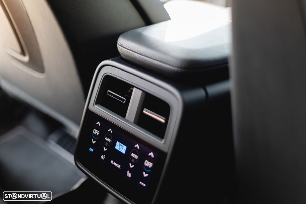 Porsche Taycan Sport Turismo - 12