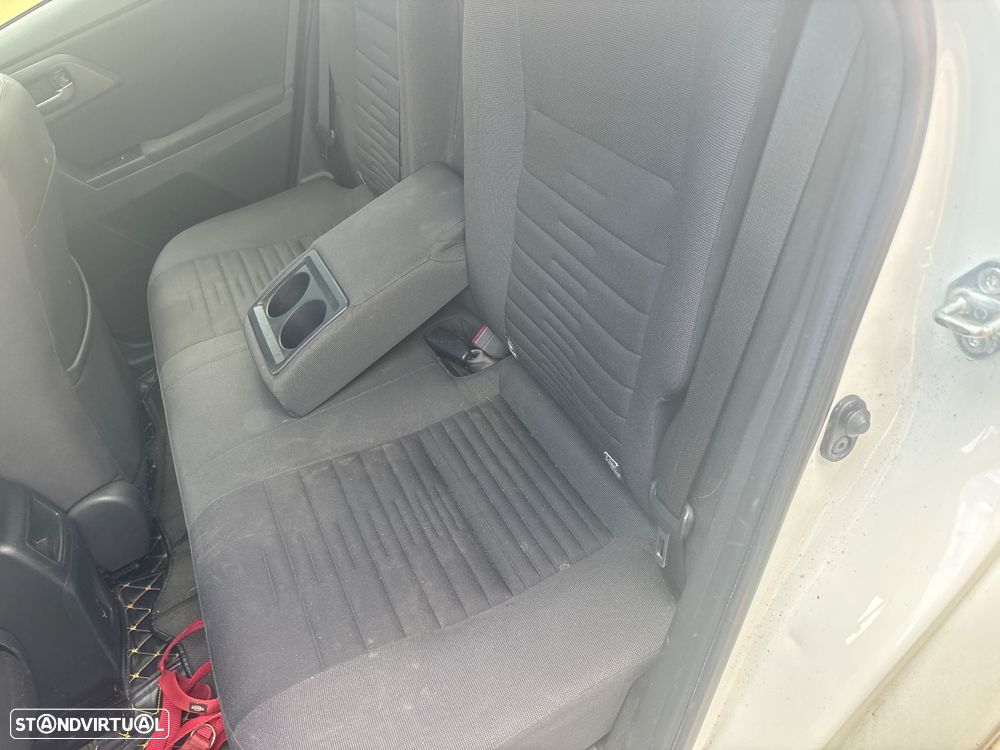 Toyota Auris Touring Sports 1.8 HSD Comfort+P.Sport - 7