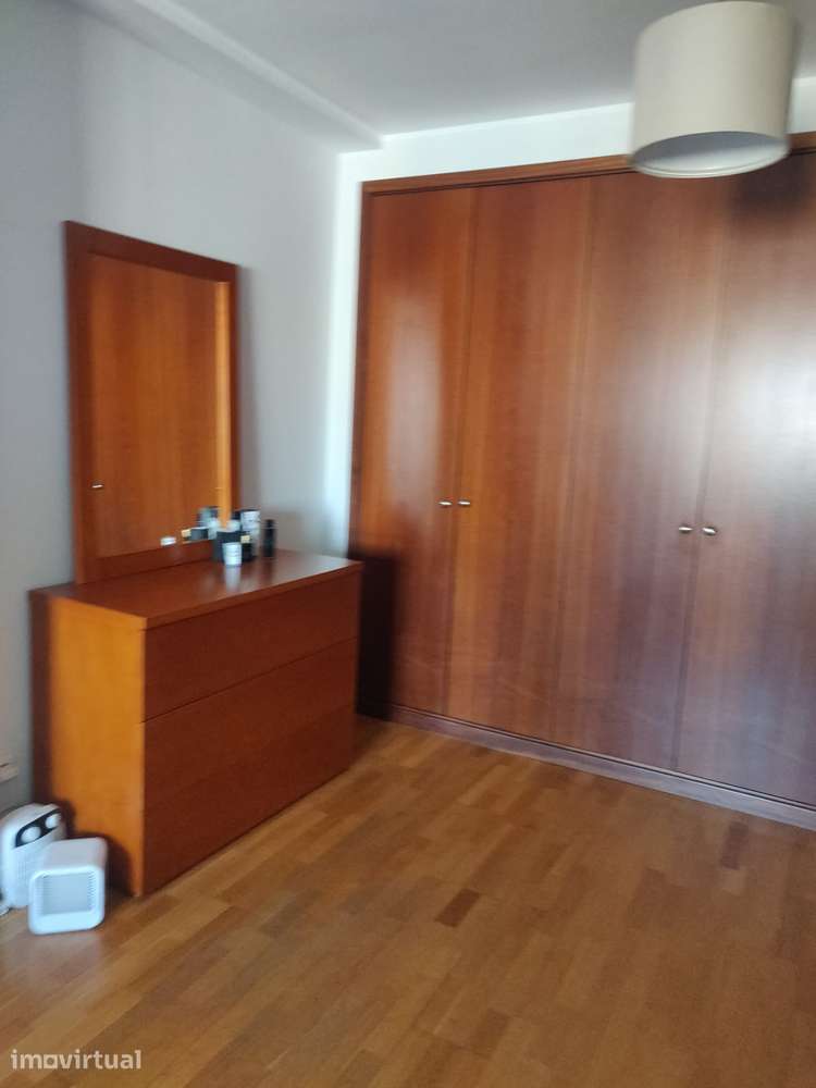 Apartamento T2 com garagem e varanda em Matosinhos - Grande imagem: 2/13
