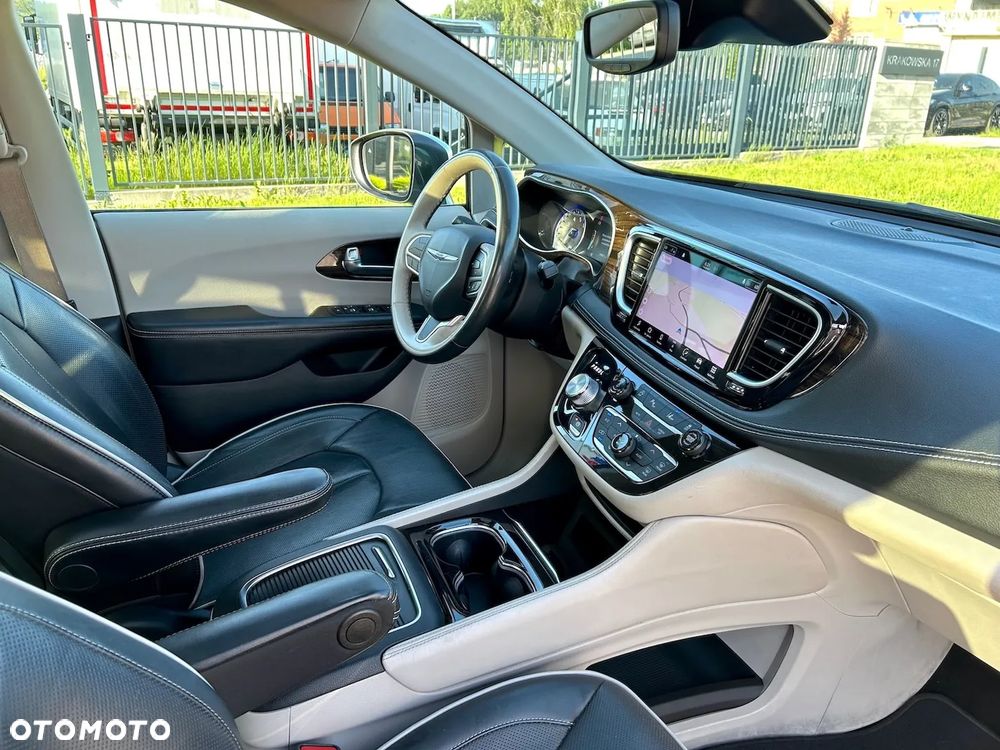 Chrysler Pacifica - 22
