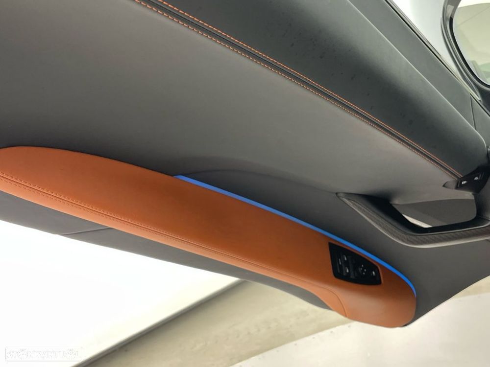 BMW i8 Roadster - 16