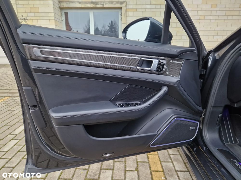 Porsche Panamera 4 - 33