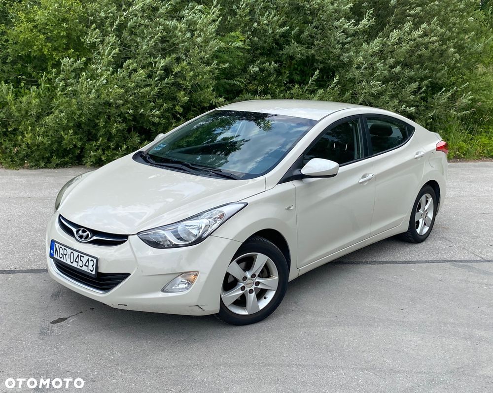 Hyundai Elantra - 2