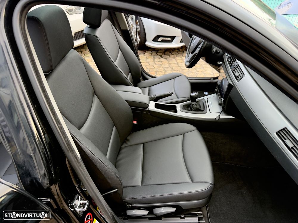 BMW 320 d Exclusive - 48