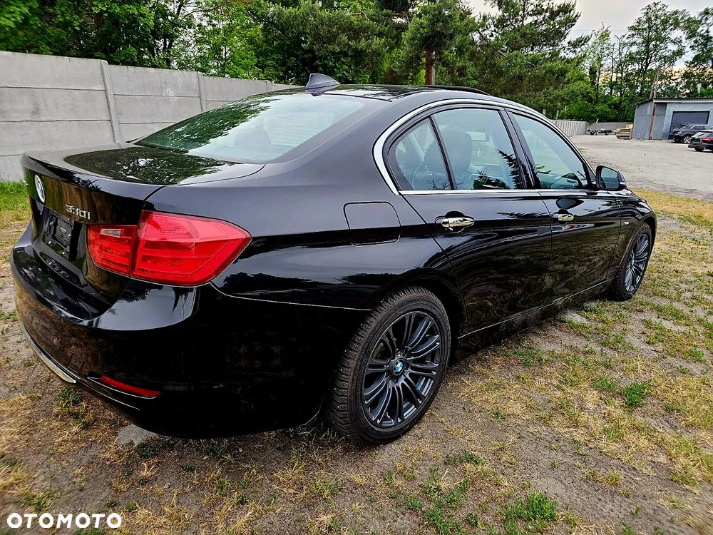 BMW Seria 3 328i xDrive Sport Line - 24