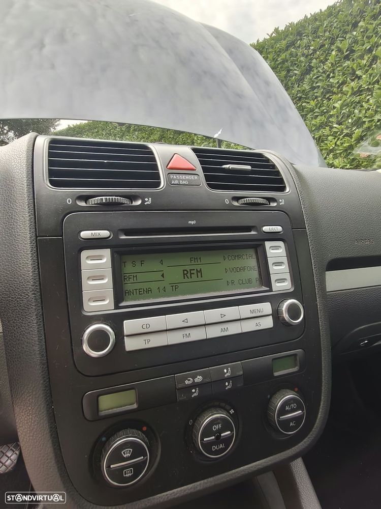 VW Jetta 1.9 TDi Confortline - 13