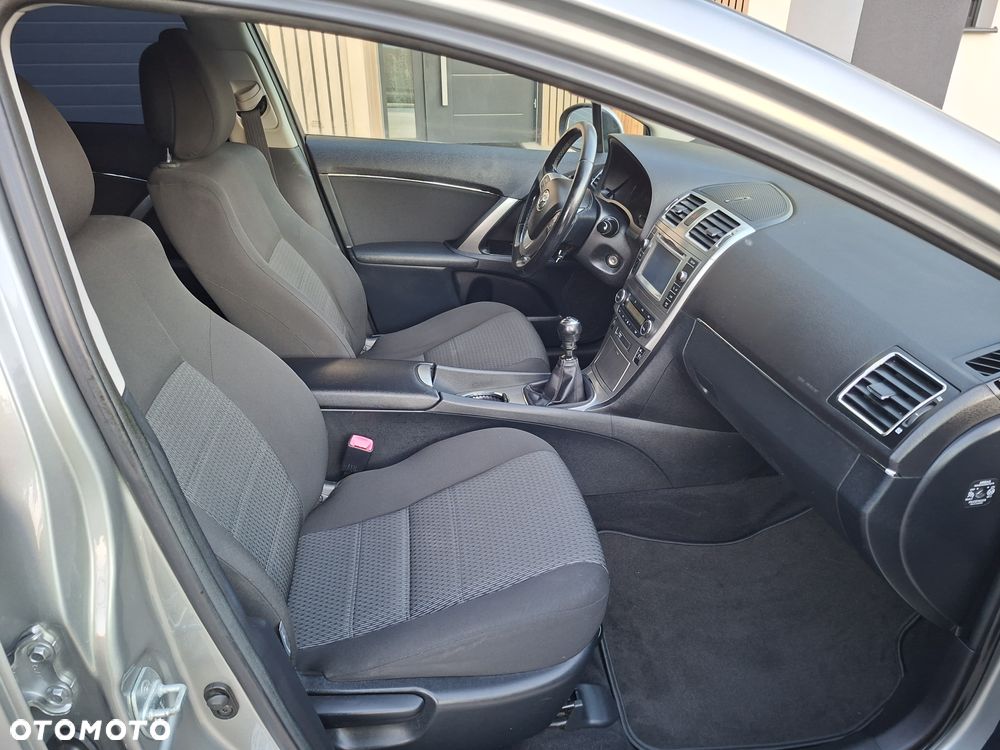 Toyota Avensis - 8