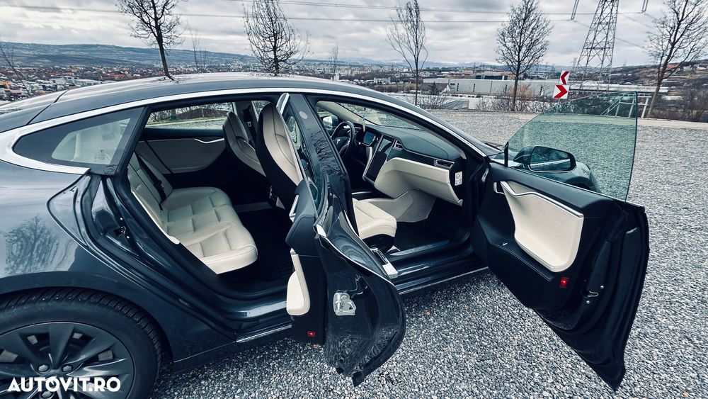 Tesla Model S - 18