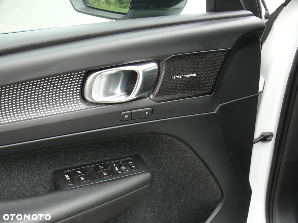 Volvo XC 40 D4 AWD Geartronic R-Design - 12