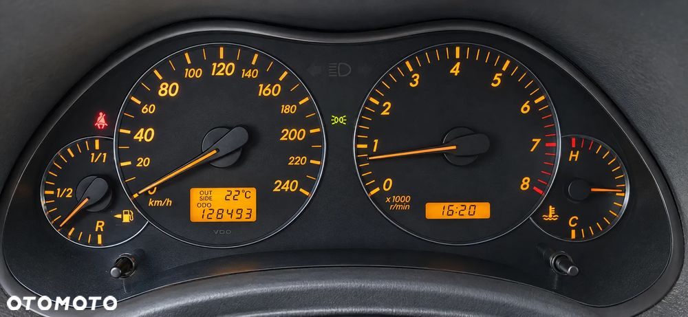 Toyota Avensis - 11