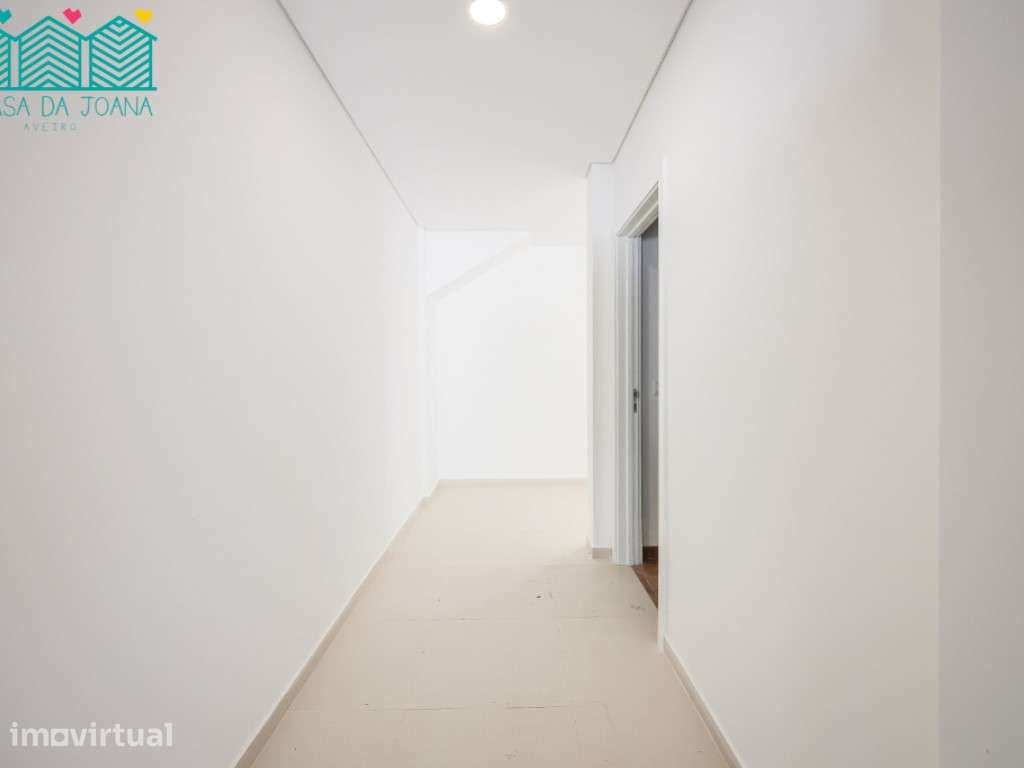 Apartamento T2 com Lugar de Garagem em Aradas - Grande imagem: 2/33