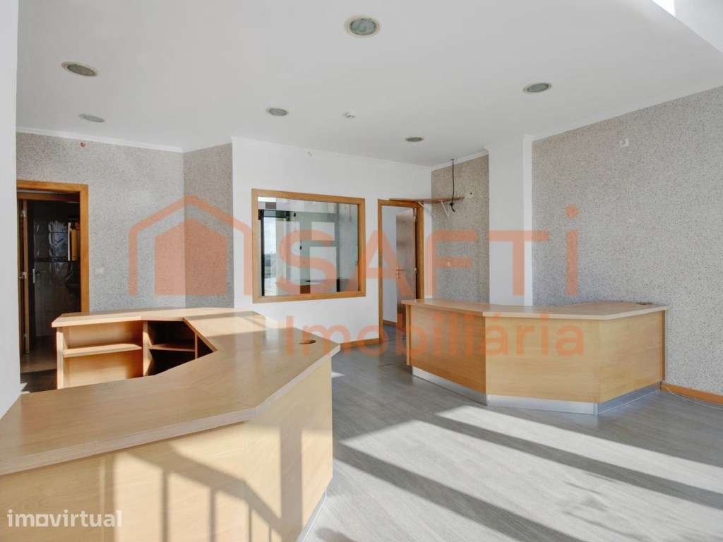 ESPAÇO COMERCIAL EM PENICHE - Grande imagem: 4/17