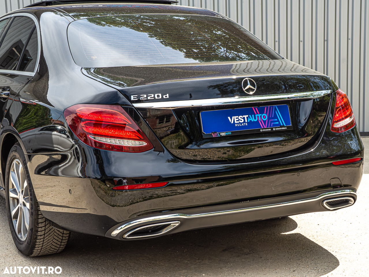 Mercedes-Benz E 220 d 9G-TRONIC Exclusive - 28