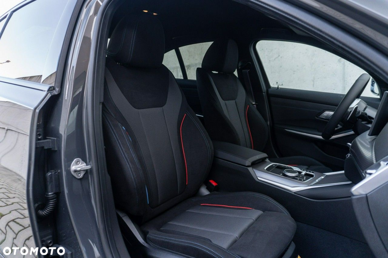 BMW Seria 3 330i xDrive - 12
