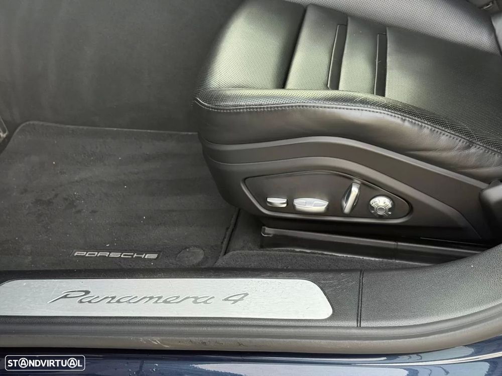 Porsche Panamera 4 E-Hybrid - 25