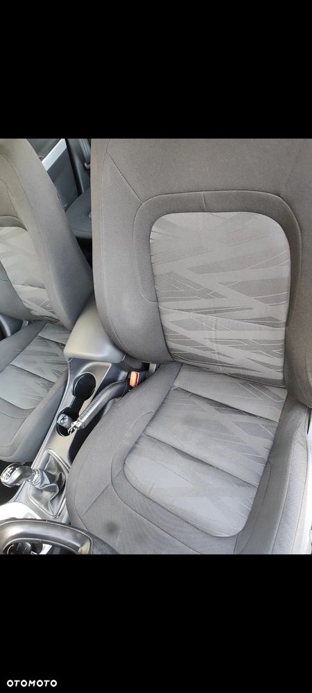 Kia Ceed - 11