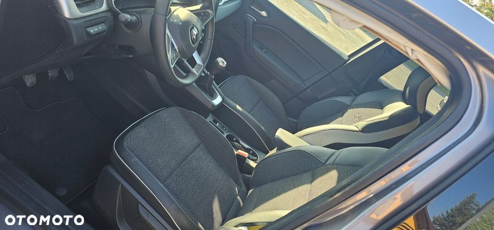 Renault Captur TCe Mild Hybrid 140 GPF TECHNO - 11