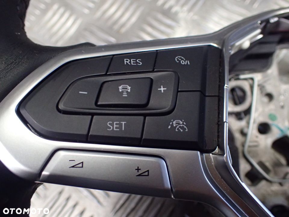 KIEROWNICA MULTIFUNKCYJNA VW GOLF VIII 5H0419089 RADOM - 2