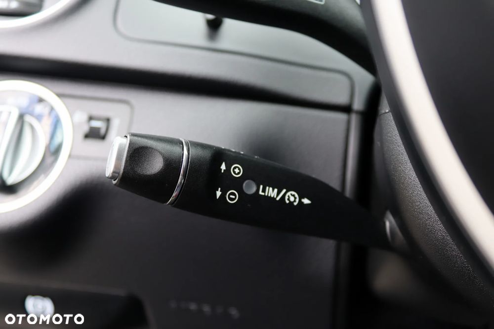 Mercedes-Benz Klasa C 180 BlueEFFICIENCY 7G-TRONIC Avantgarde - 29