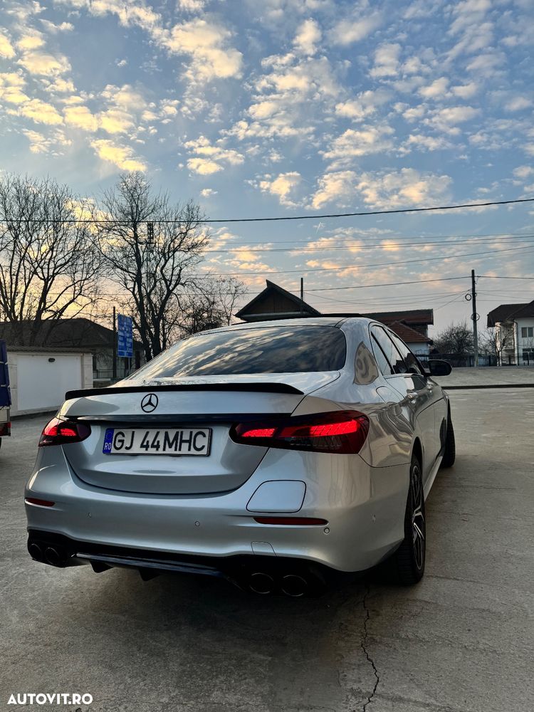 Mercedes-Benz E 300 de 4Matic 9G-TRONIC AMG Line - 4