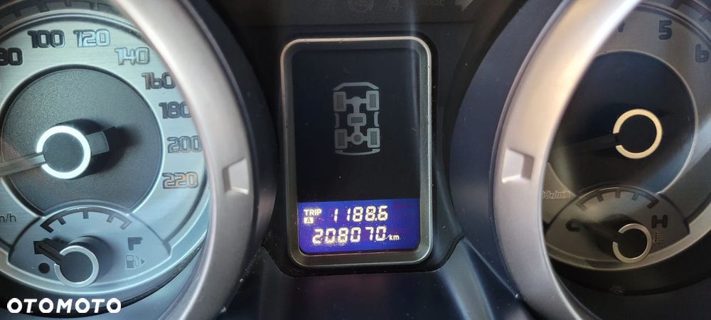 Mitsubishi Pajero - 24