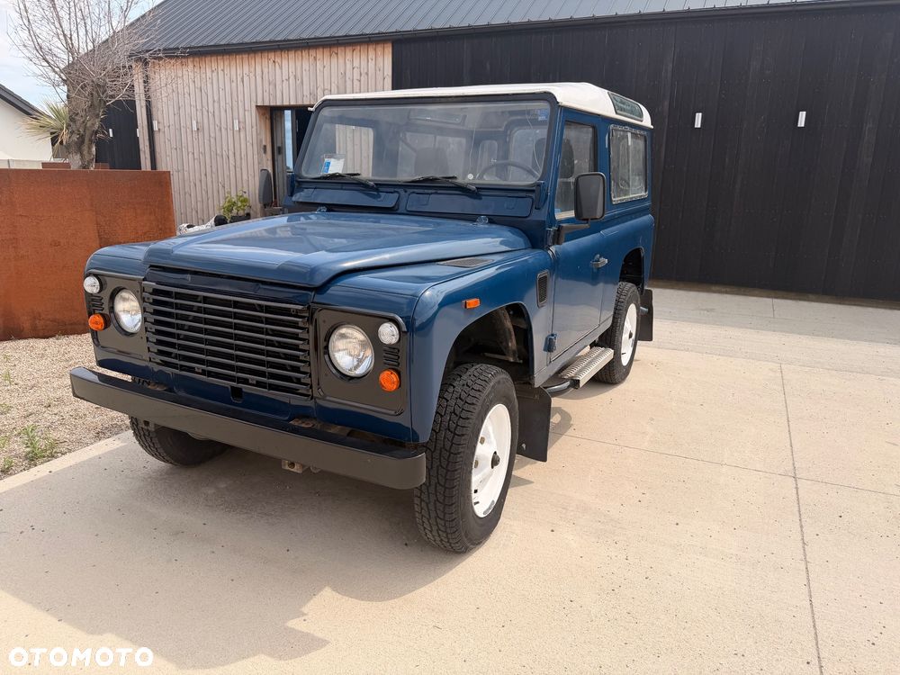 Land Rover Defender - 1