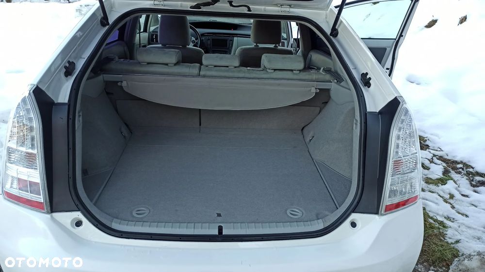 Toyota Prius (Hybrid) - 14