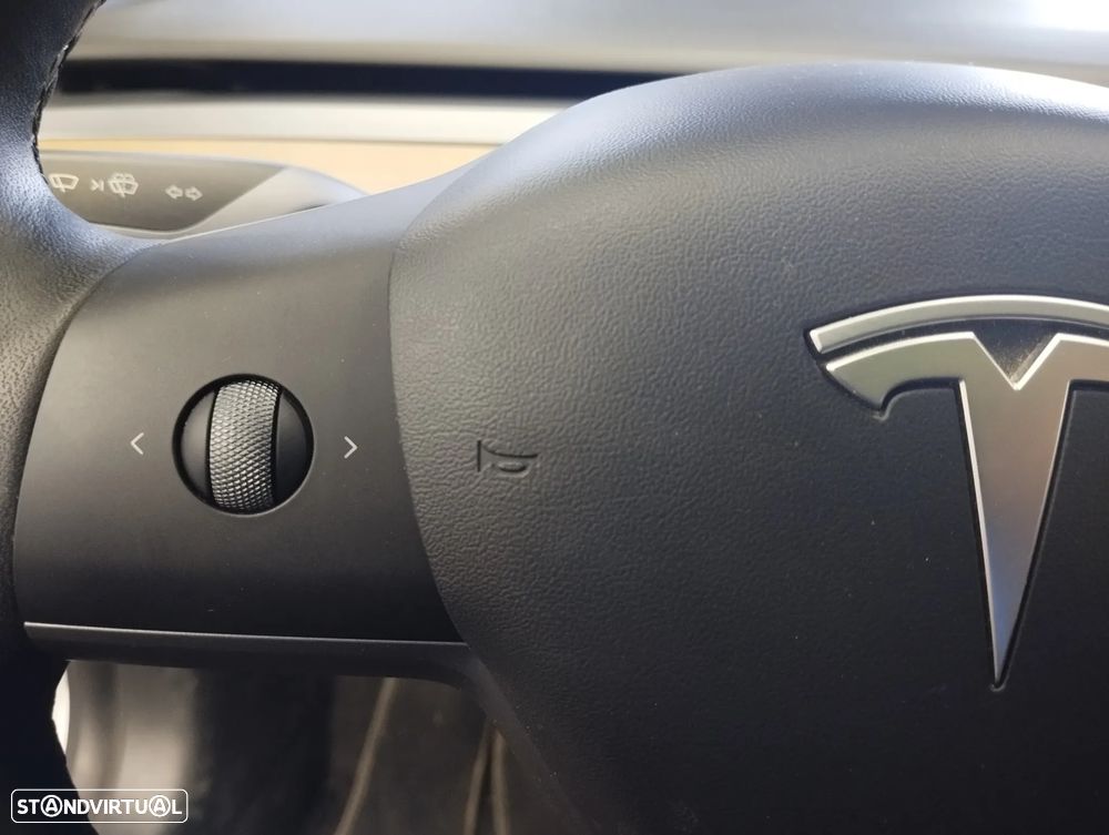 Tesla Model 3 Long-Range Dual Motor AWD — fotografia 20