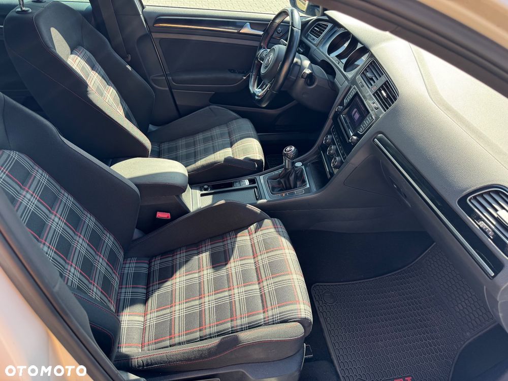 Volkswagen Golf GTI BlueMotion Technology - 10