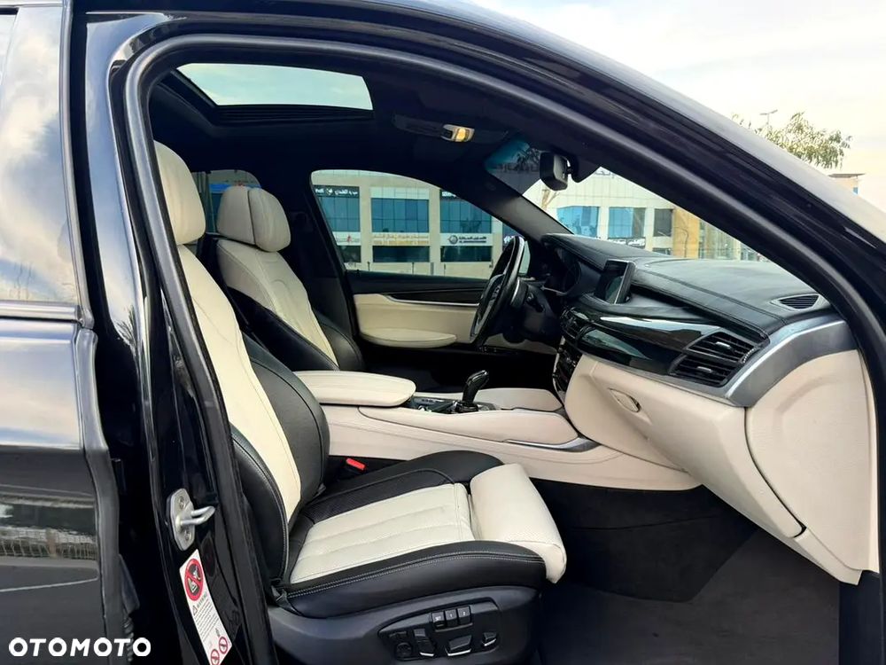 BMW X6 xDrive50i - 10