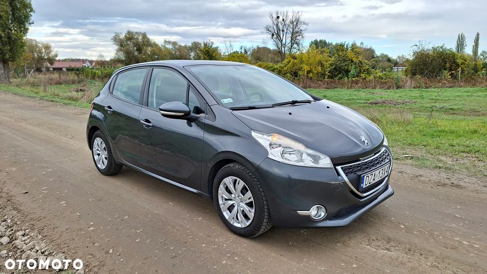 Peugeot 208 - 12