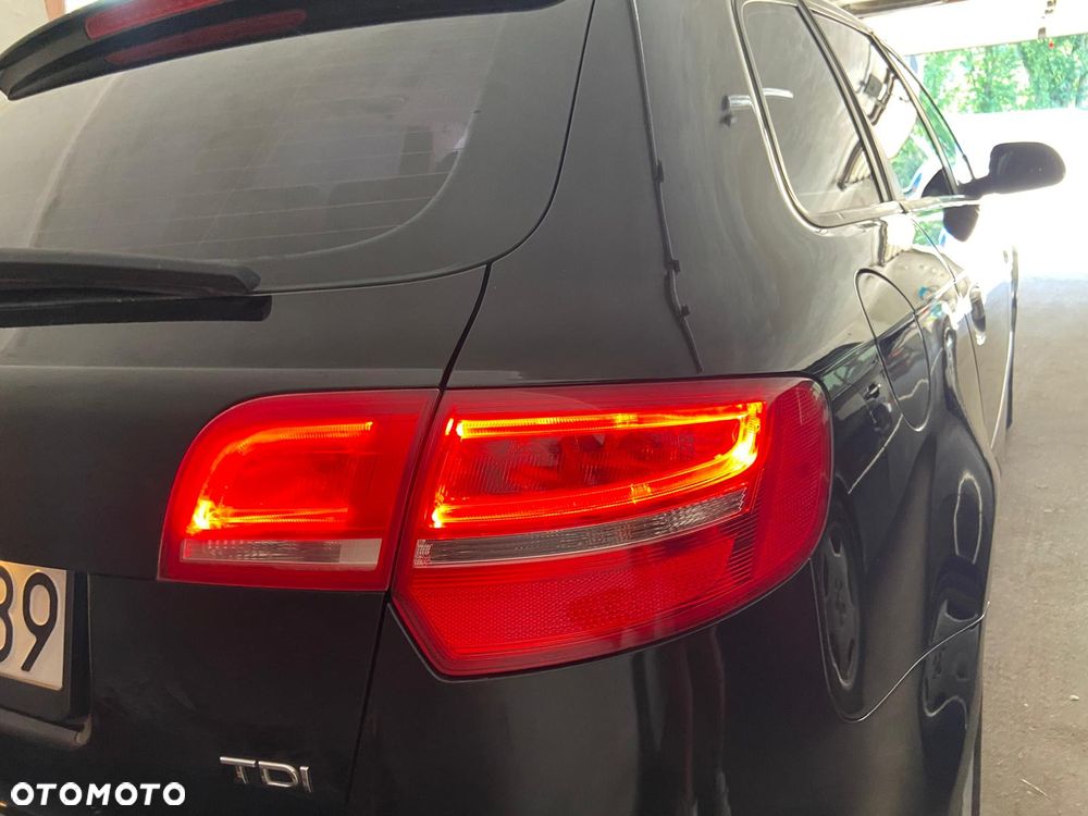 Audi A3 Sportback 1.6 TDI DPF Ambiente - 33