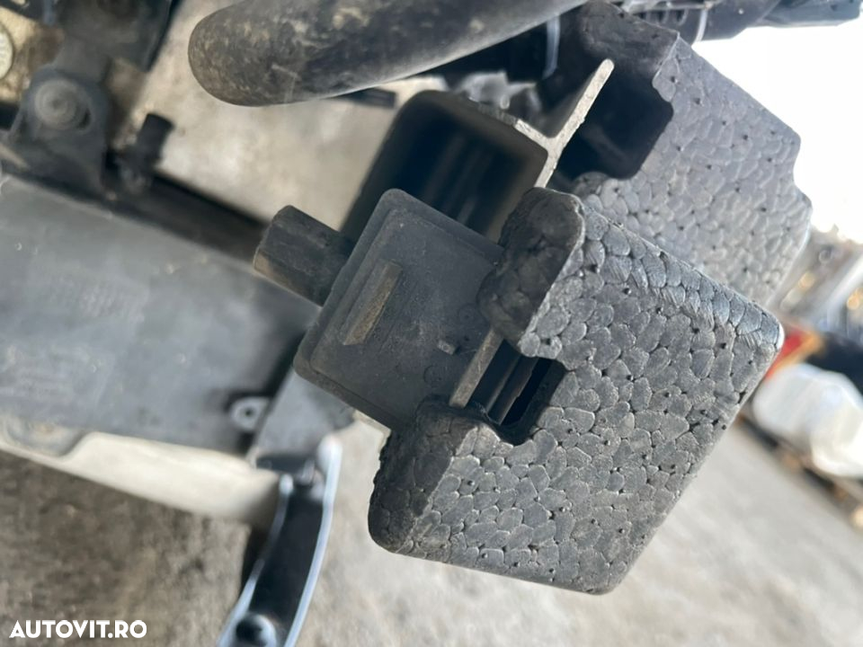 tragar trager calandru complet : Armătura lonjeroane suport far priza aer bmw Seria 5 520d 525d 530d  F10 F11 LCI Dezmembrez Dezmembrari - 14
