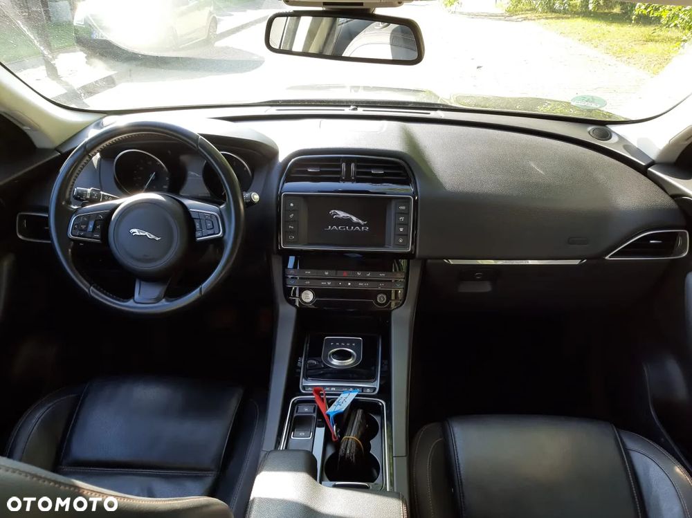 Jaguar F-Pace - 12