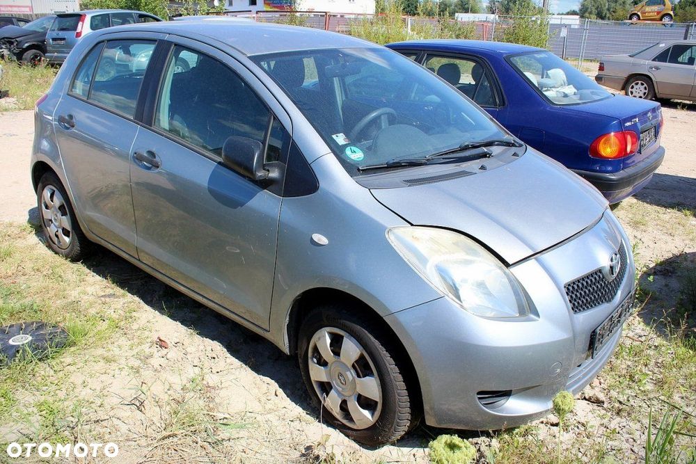 Toyota Yaris II XP90 2006 1.0VVTI 1KR-FE HB5d (MASKA, ZDERZAK, LAMPA, BŁOTNIK, DRZWI, SZYBA, FOTEL) - 2
