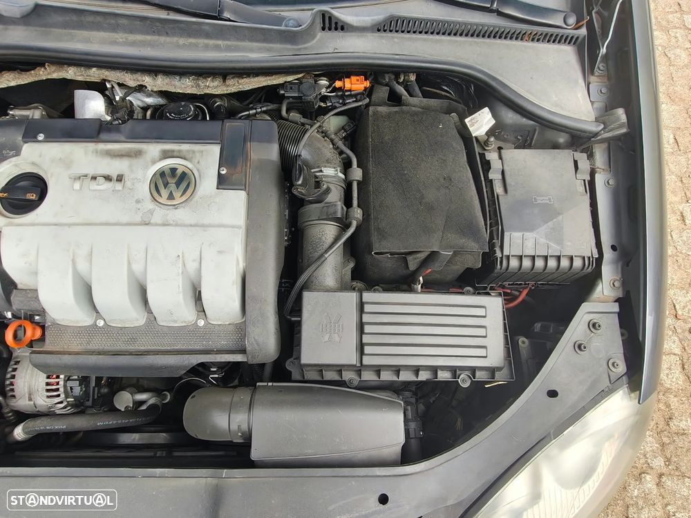 VW Jetta 1.9 TDi Confortline - 27