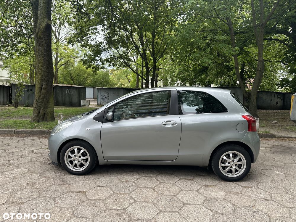 Toyota Yaris 1.3 Sol - 4