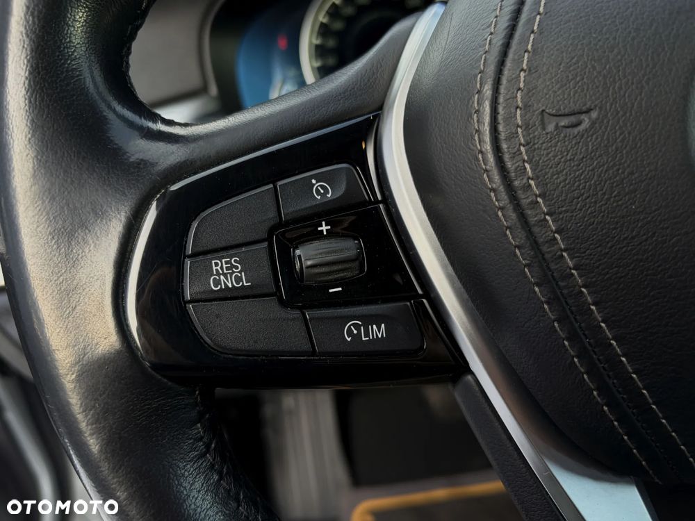 BMW Seria 5 520d - 24