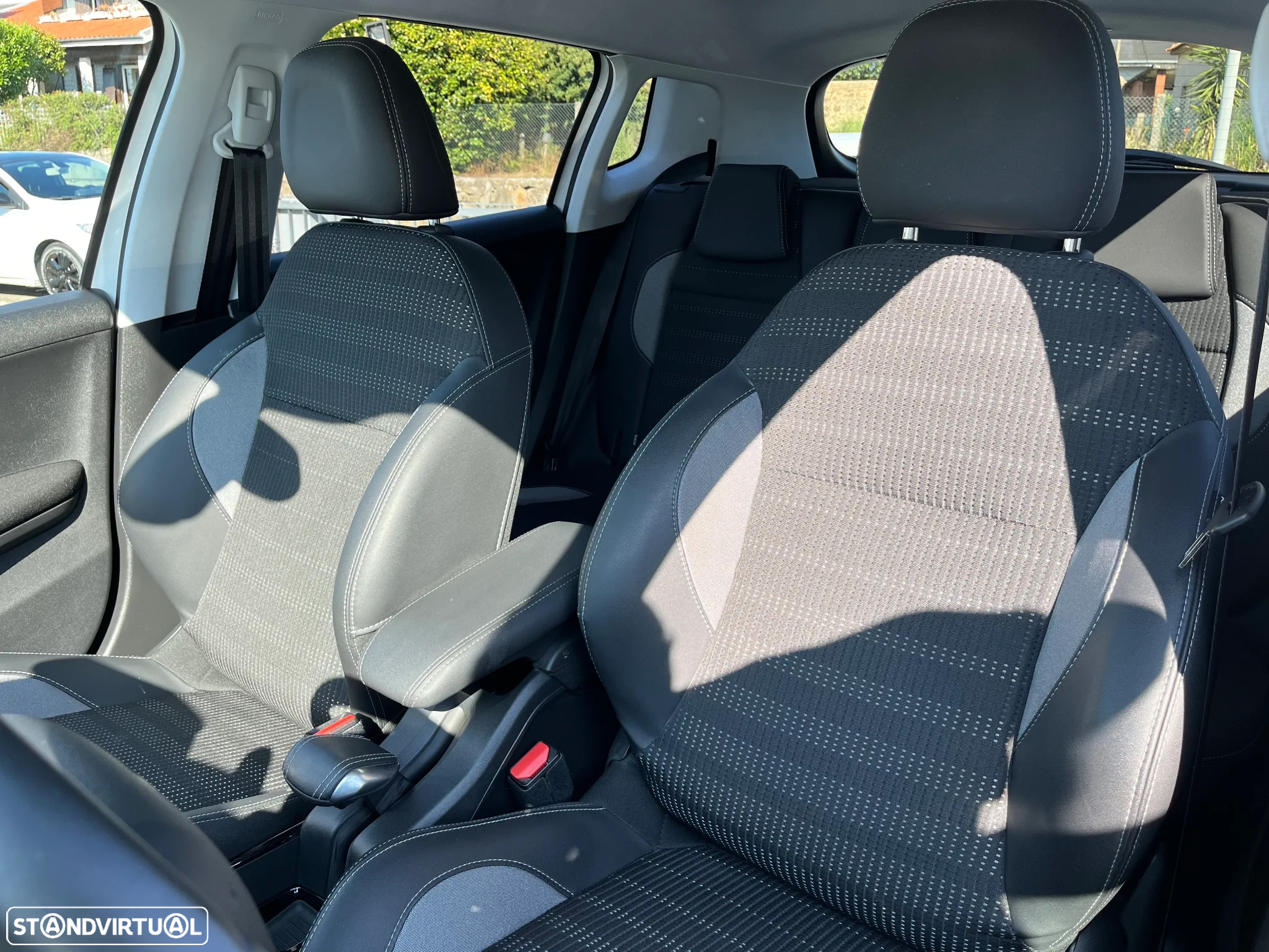 Peugeot 2008 1.5 BlueHDi Allure EAT6 - 9