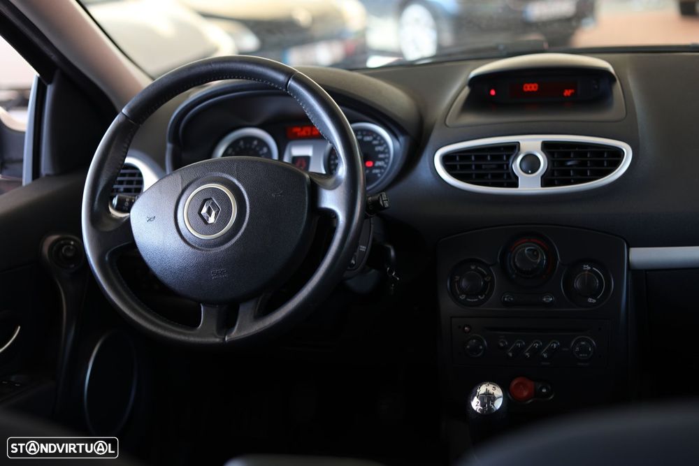 Renault Clio 1.2 16V Confort - 26