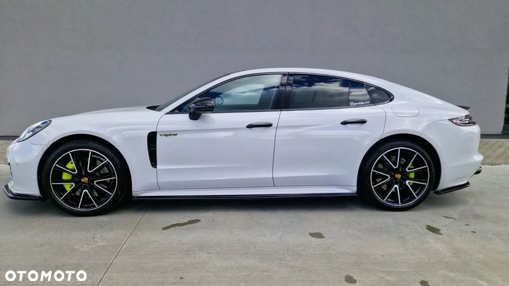 Porsche Panamera 4 E-Hybrid - 4